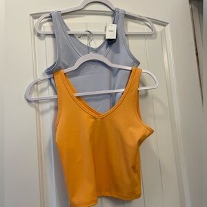 Hollister v neck cropped tank bundle